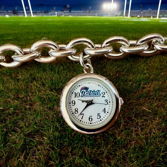 Official NFL NE Patriots Charm Bracelet w/Watch & Tag Charm - Picture 5 of 9